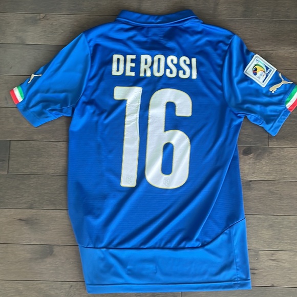 Italy Football Kit Jersey And Shorts. - Picture 6 of 16